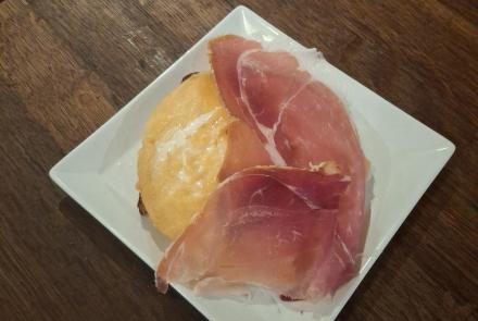 Caciocavallo alla piastra con prosciutto crudo di Parma